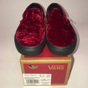 $55 VANS SLIP-ON MEN/WOMEN RED/BLACK SNEAKER SHOE.